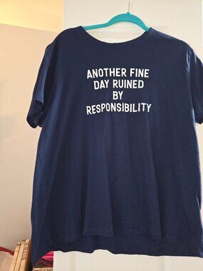 Heritage by Torrid Navy Blue Graphic T-Shirt Size 00.  Never Worn!